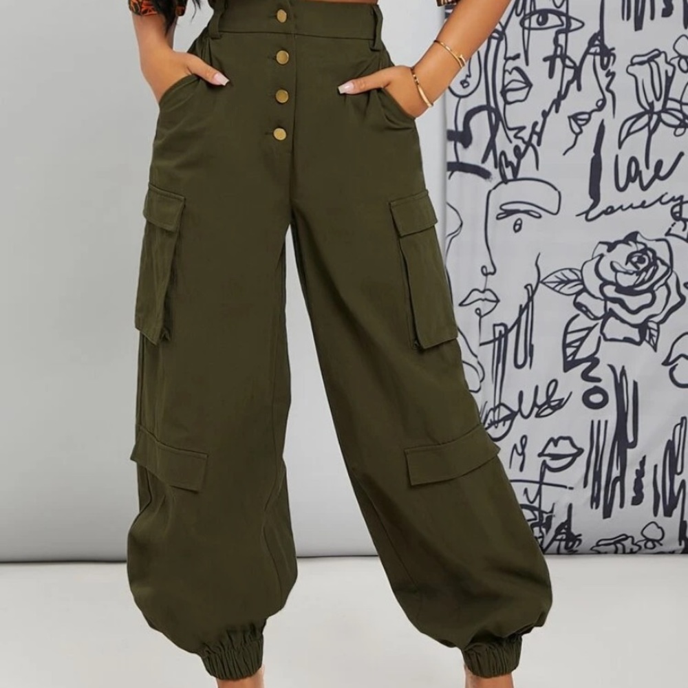 High waist single breasted until it’s pocket cargo pants